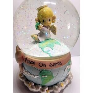 Precious Moments Snowglobe Peace on Earth 2003 Plays Joy to the World Works